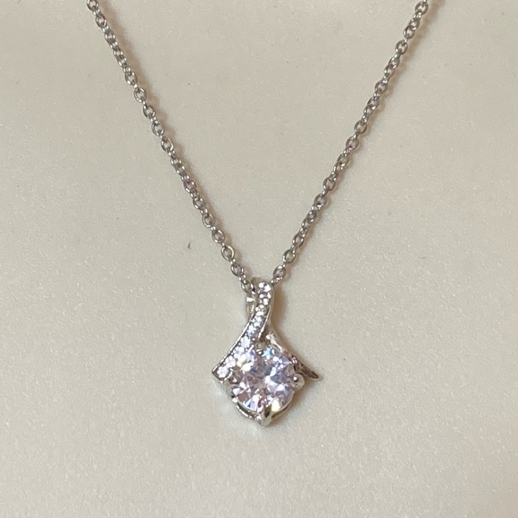 Jewelry - Dainty CZ Crystal Pendant Silver Tone Statement Necklace Chic